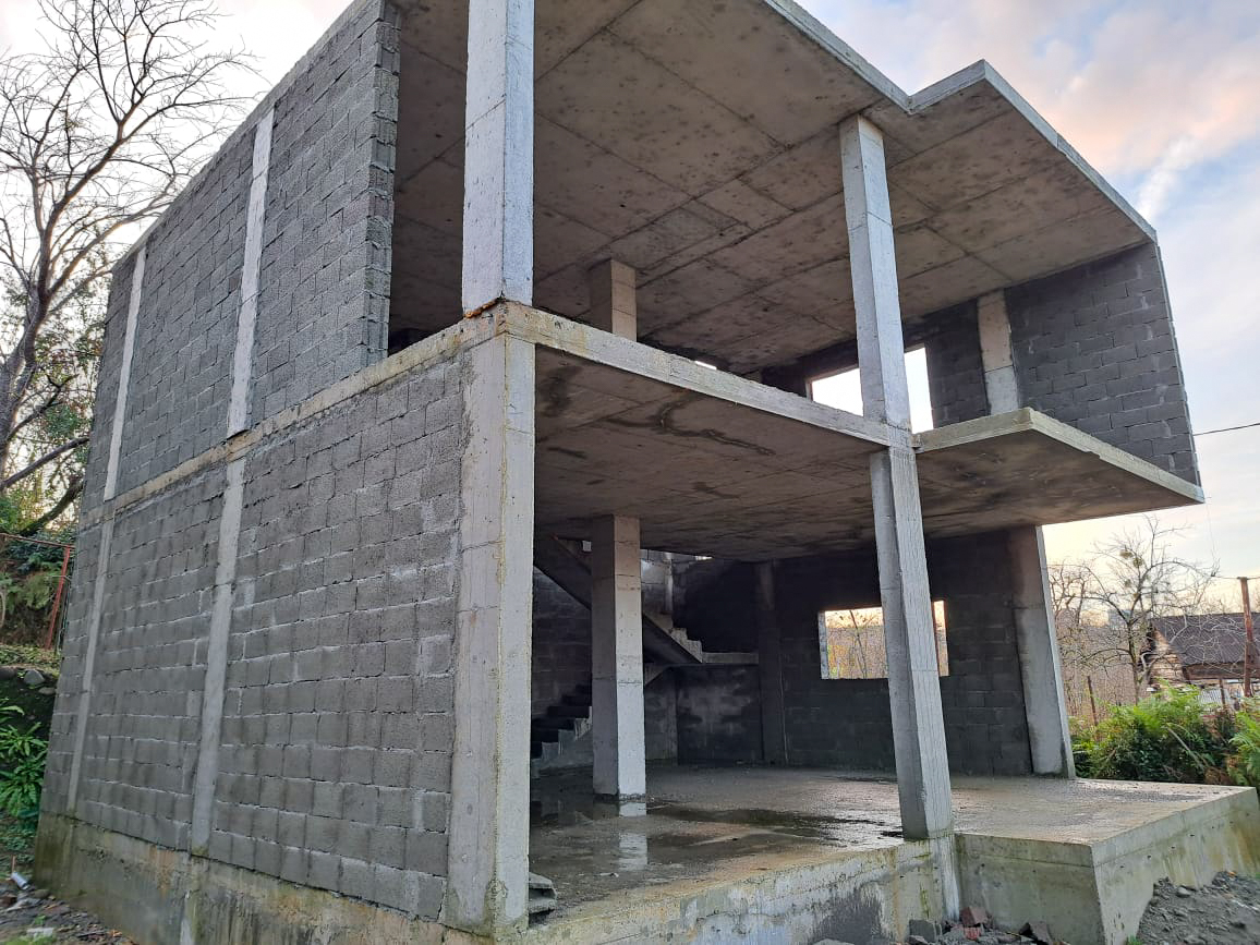 Aktualny postęp budowy Mtirala Park Villas - solidne fundamenty i wysokiej jakości materiały