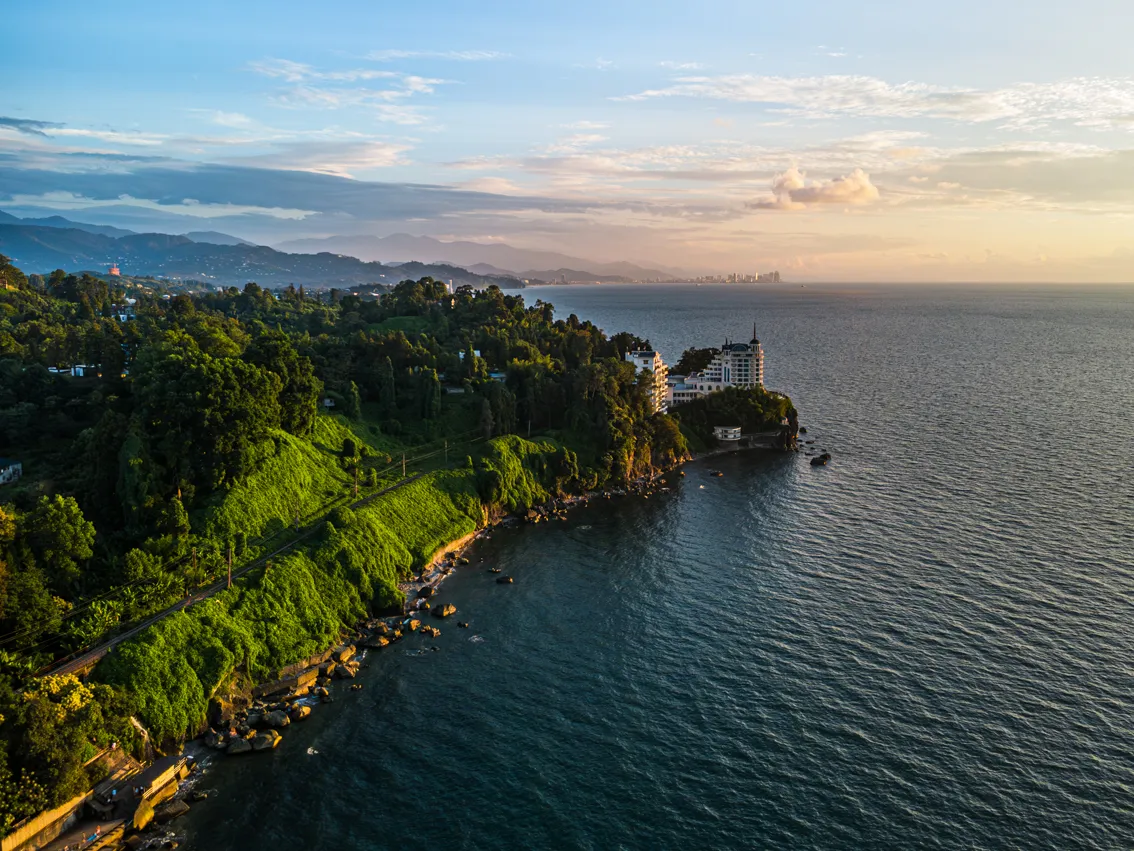 Widok na Morze Czarne z tarasu domu w Tsikhisdziri