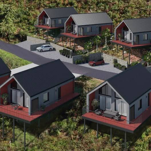 Dachi Chaisubani - rzut z lotu ptaka na kompleks domów barn-house