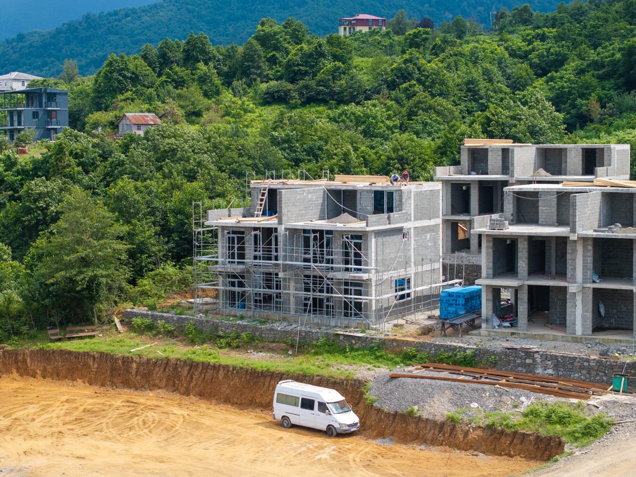 New Village Villas - kolejny widok z lotu ptaka na budowę