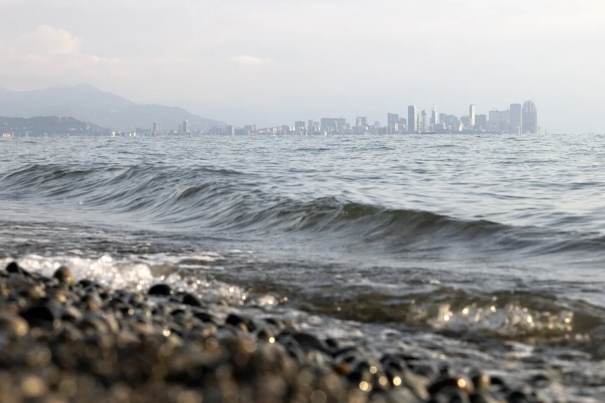 Widok na Batumi z plaży Buknari