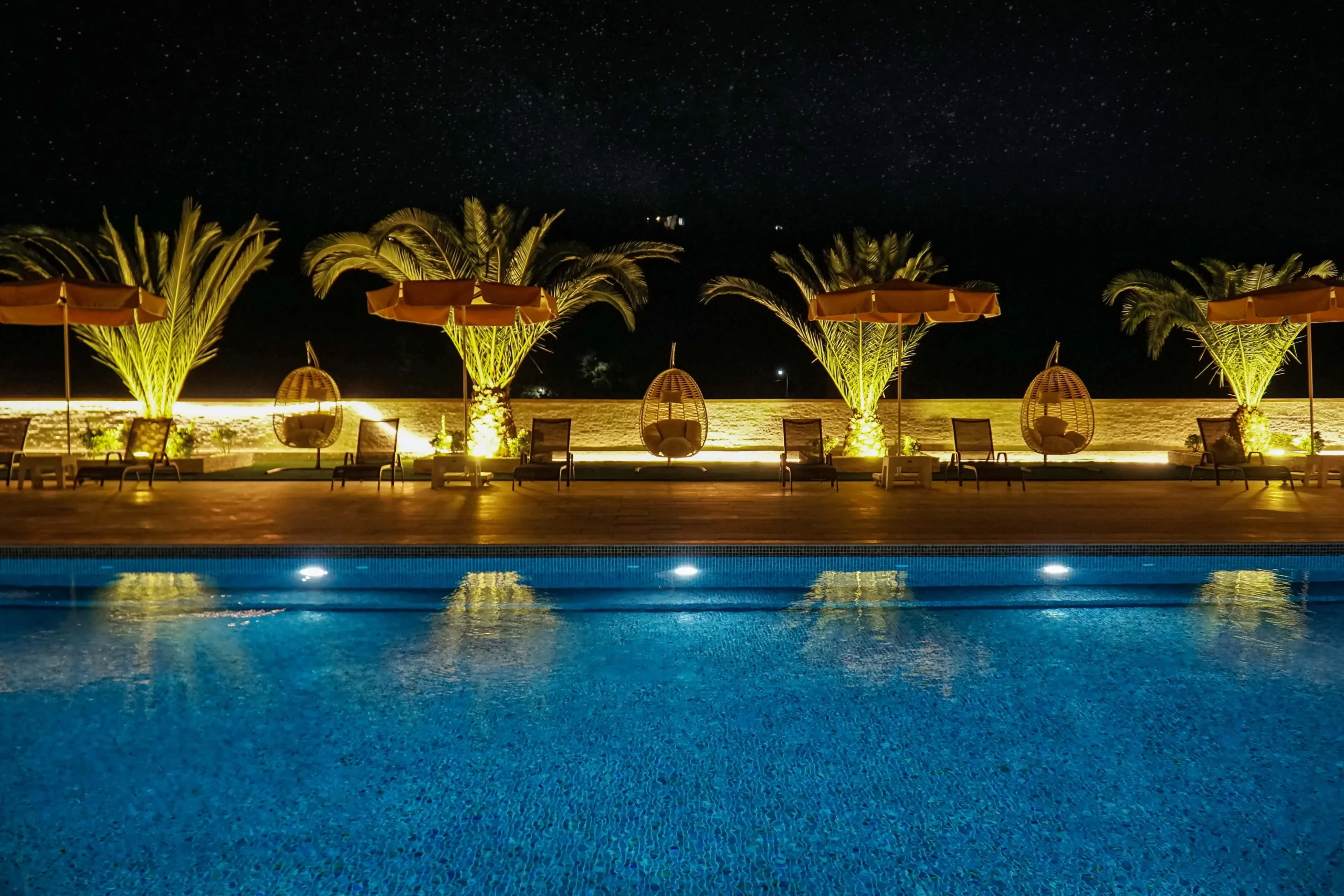 Elysium Park Residences - basen na terenie kompleksu